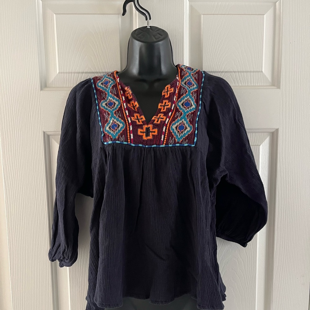 Christopher Sauvmat navy blue top in size small